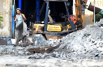 Toxic waste being dumped in front of an iron casting company in Le Minh Xuan Industrial Zone in HCMC (Photo: SGGP)